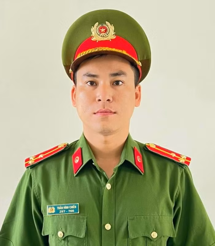 Police officer honored as HCMC outstanding young citizen -0