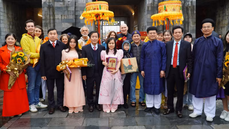 Hue Festival 2023 kicks off with re-enactment of Ban Soc ceremony -3