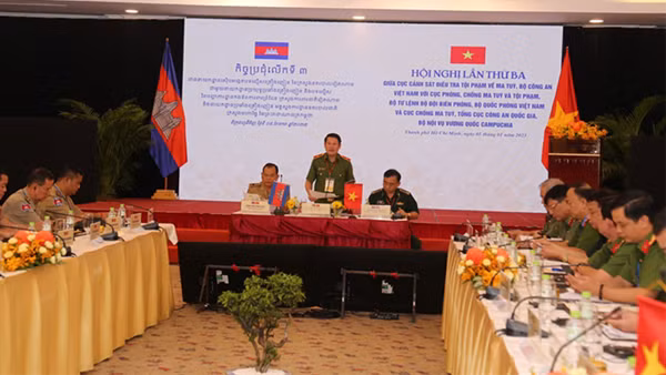 Vietnamese, Cambodian Parties hold high-level meeting in Hanoi ảnh 3