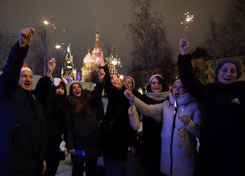 In pictures: World rings in 2023 -0