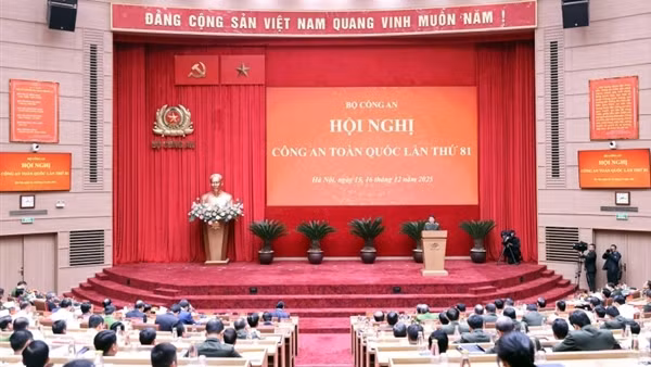 Prime Minister Pham Minh Chinh awards prestigious titles to MPS collective and individuals ảnh 5