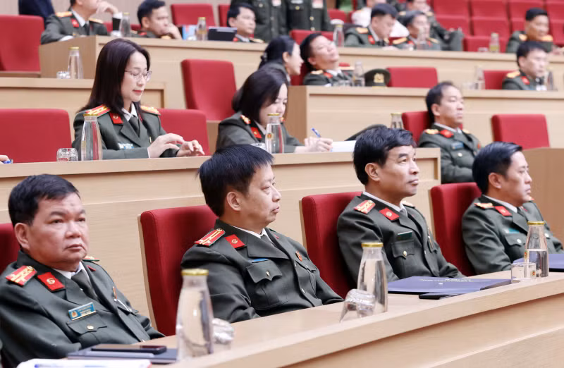 Public Security Forces: Following Uncle Ho’s Teachings – Renewing Mindsets – Enhancing Knowledge – Becoming Regular and Modern Force – Wholeheartedly devoted to the Party, the People -0
