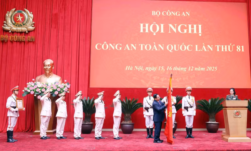 Prime Minister Pham Minh Chinh awards prestigious titles to MPS collective and individuals -0