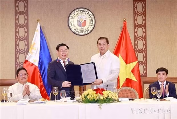 Philippine President’s Vietnam visit to give impulse to bilateral ties: Ambassador -0