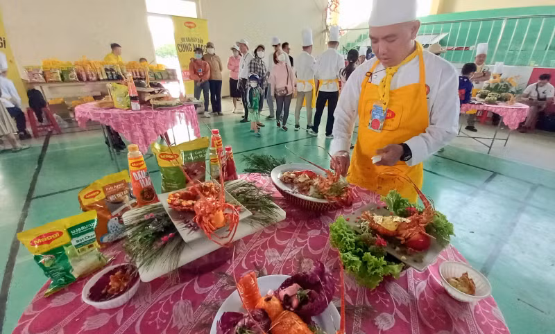 100 lobster-made dishes set national record -0