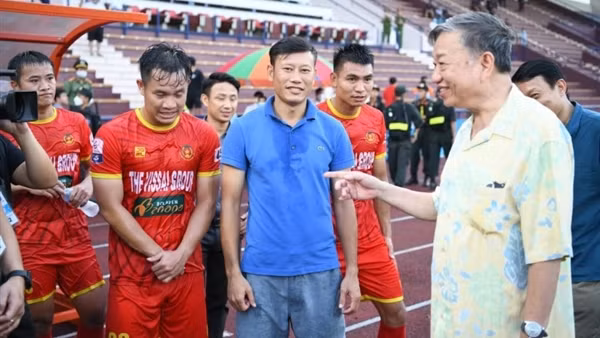 Minister To Lam visits PVF-Youth Football Training Center ảnh 4