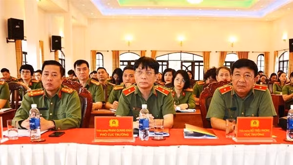 Press must act as bridge between Party, State, people: Deputy PM ảnh 4
