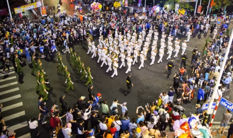 Public Security Ceremonial Unit gives special program in Hai Phong -0