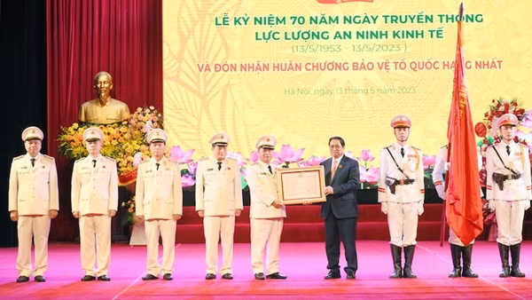 PM chairs teleconference on rearrangement of administrative units at district, communal levels ảnh 2