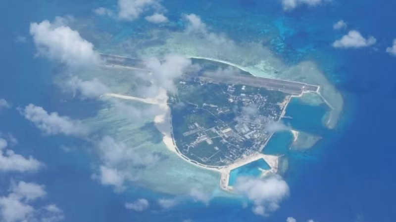 Vietnam resolutely opposes actions infringing upon sovereignty over Hoang Sa, Truong Sa -0