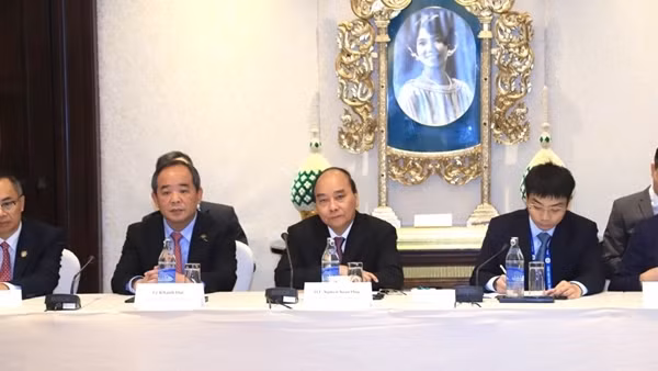 President Nguyen Xuan Phuc attends dialogue with APEC leaders ảnh 3