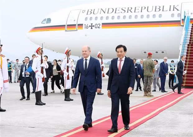 German Chancellor begins official visit to Vietnam -0