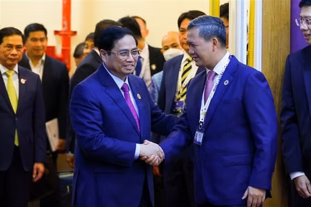 PM receives high-ranking Cambodian military officer in Phnom Penh -0