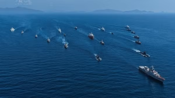 Navy requested to support fishermen, boost defence diplomacy to protect national sovereignty ảnh 3