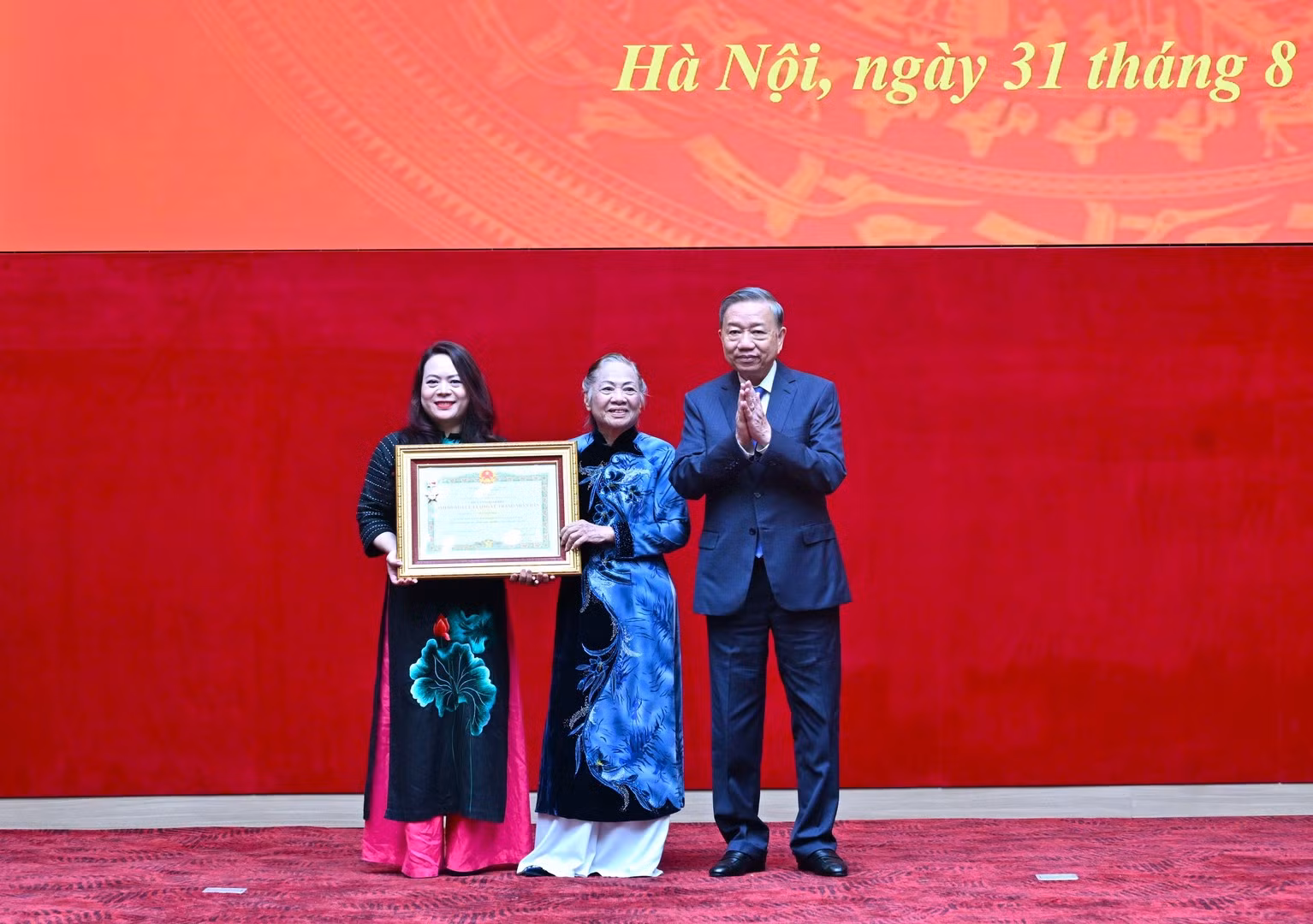 Hero of the People’s Armed Forces title posthumously awarded to late Minister of Home Affairs Bui Thien Ngo -0