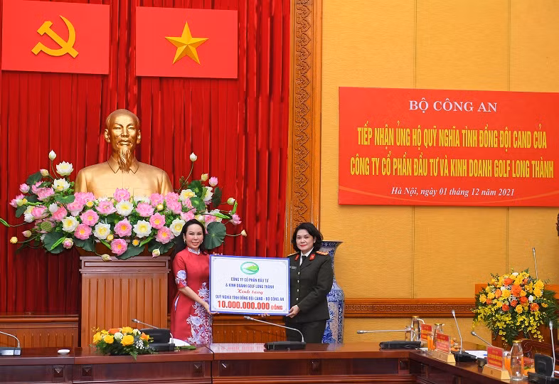 MPS receives donation for Comradeship Fund -0