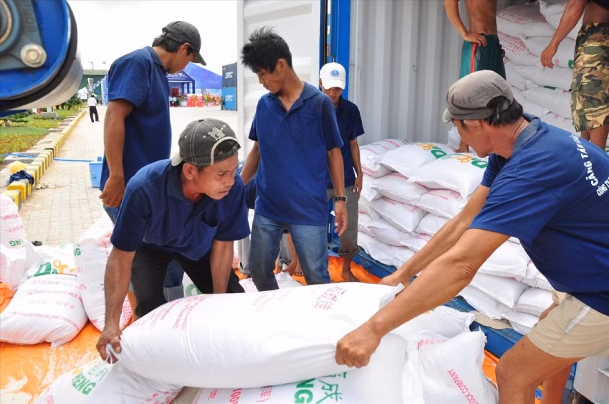 Over 4,880 tonnes of rice aided to COVID-19-hit people in three provinces -0