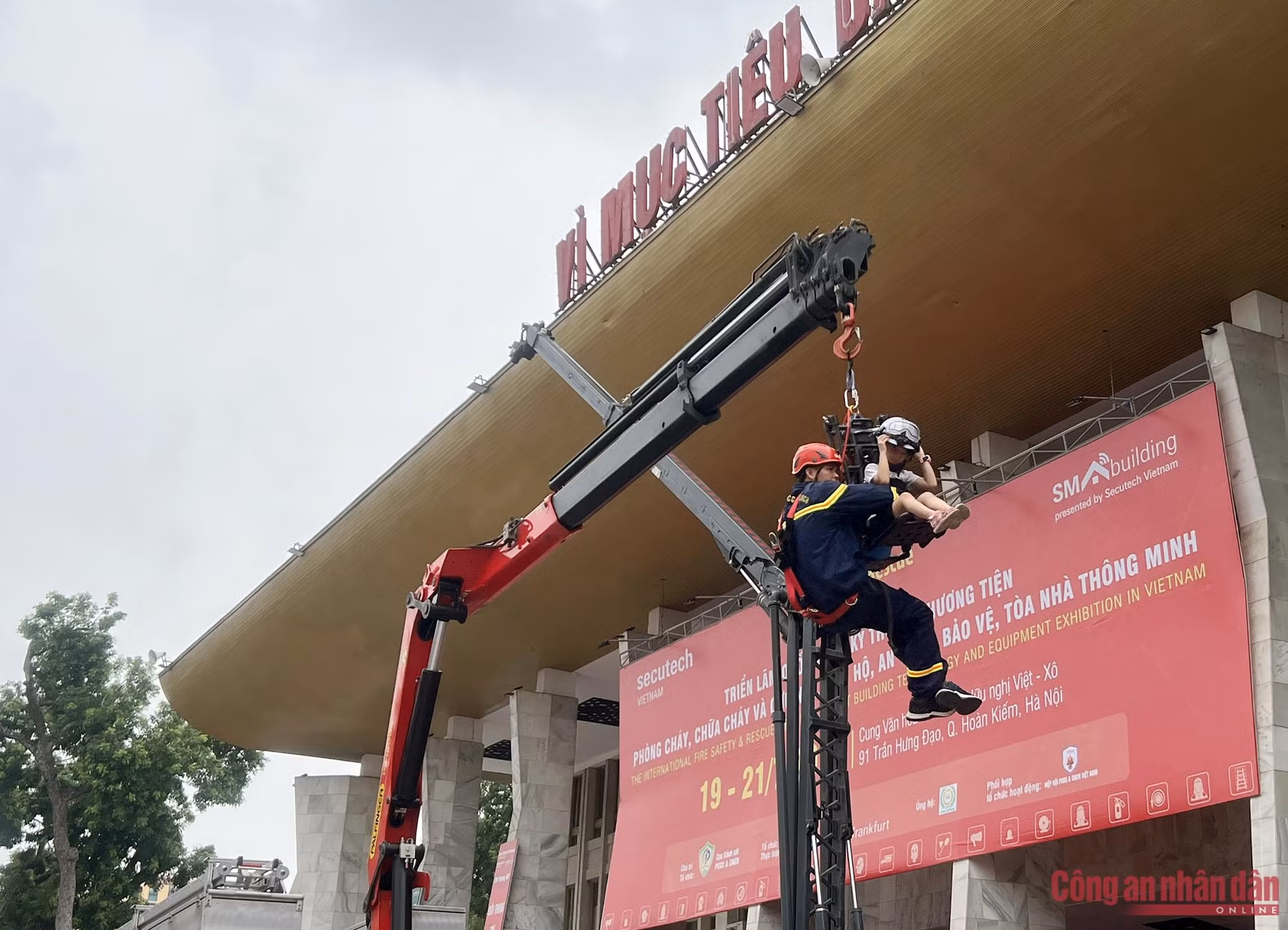 Int’l exhibition on fire equipment and solutions wraps up - 3