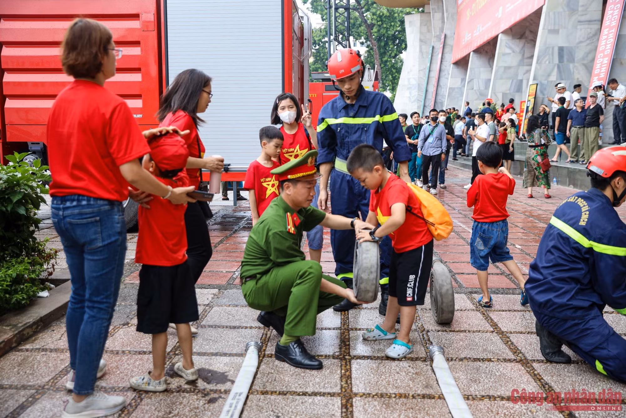 Int’l exhibition on fire equipment and solutions wraps up - 4