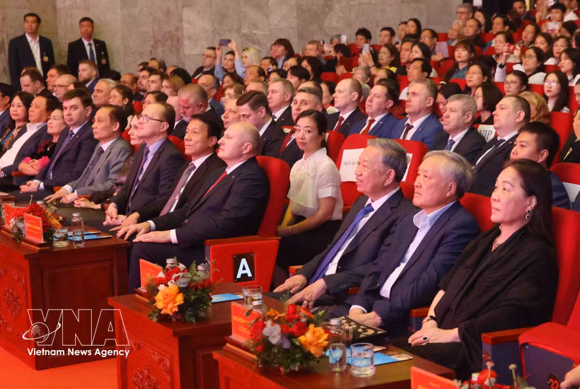 Party chief attends art programme highlighting Vietnam–Russia ties -0