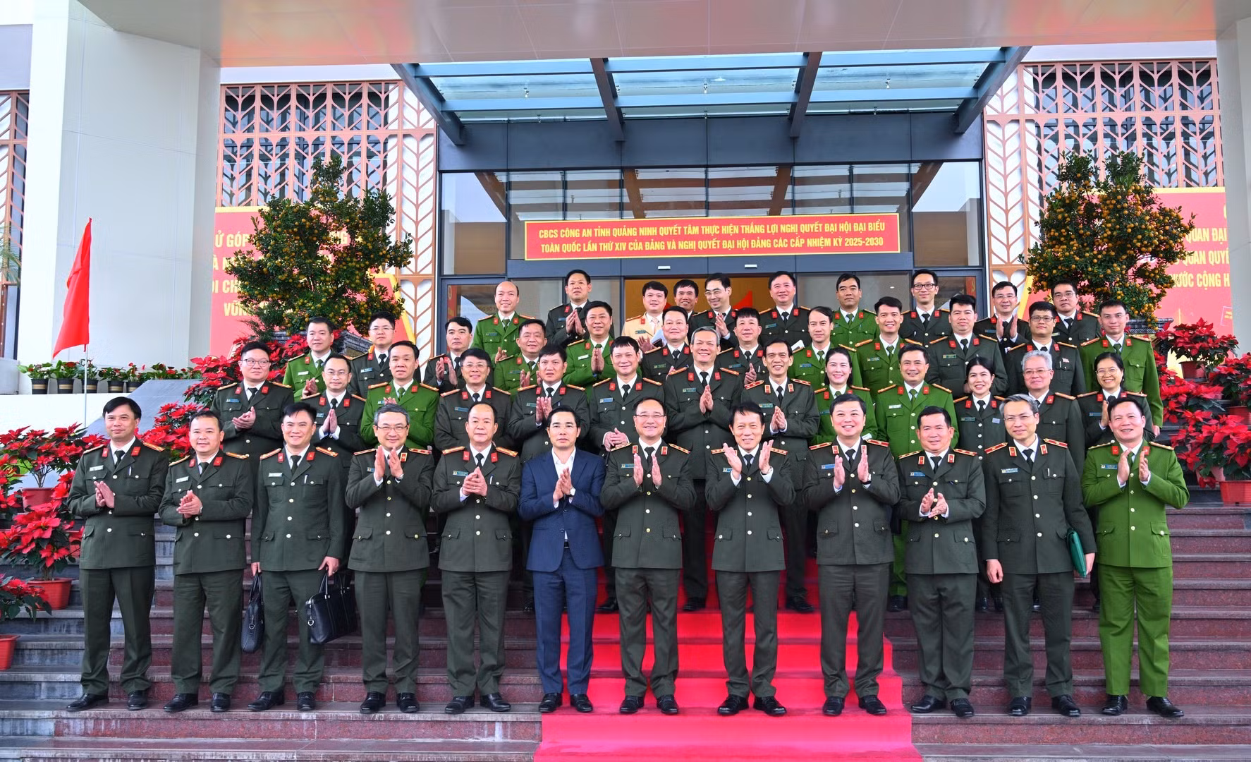 Minister Luong Tam Quang works with Quang Ninh Provincial Police Department -0