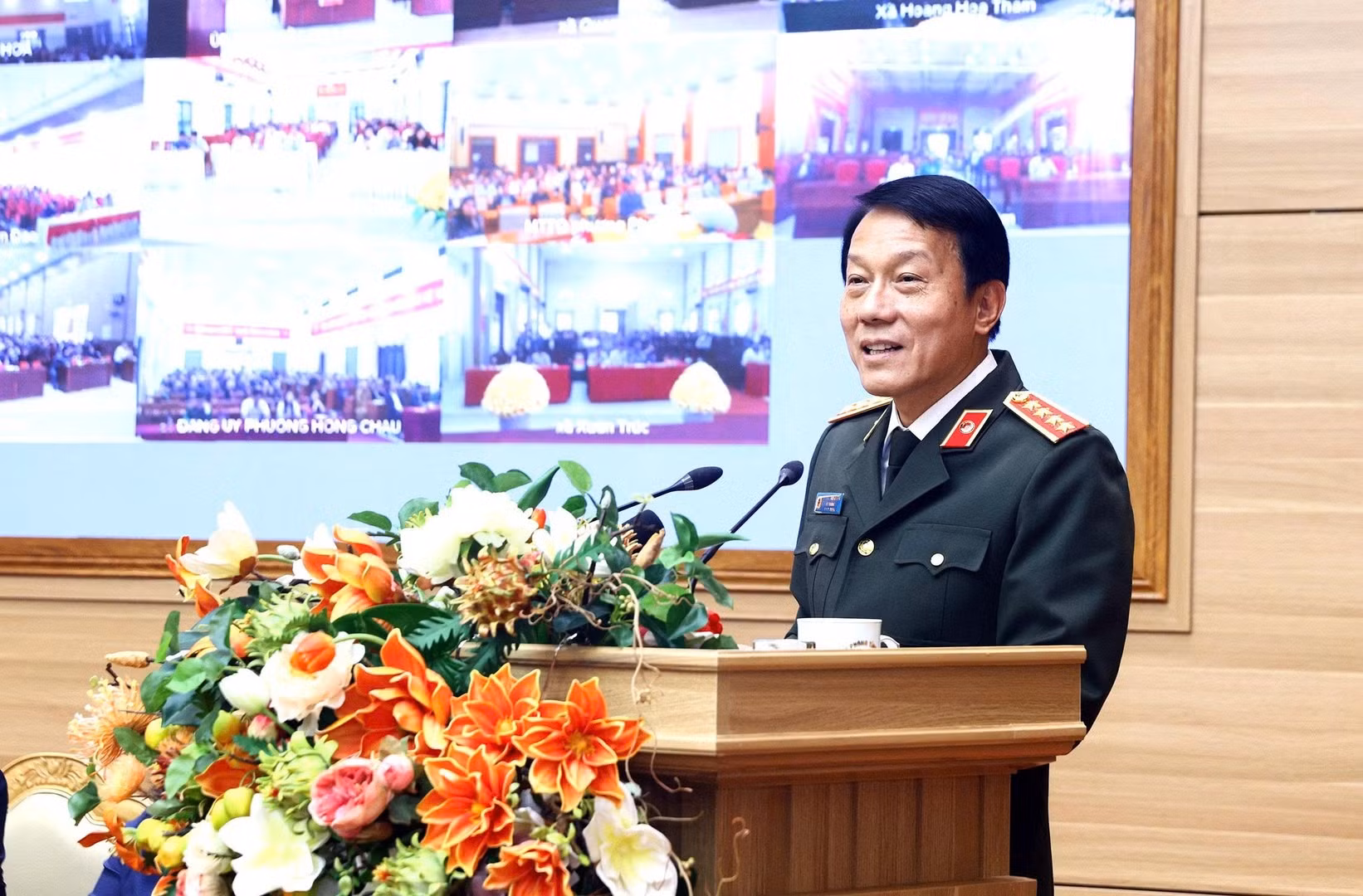 Minister Luong Tam Quang meets voters in Hung Yen province -0