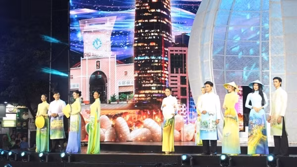 Relic site receives valuable documentary photographs of President Ho Chi Minh ảnh 2