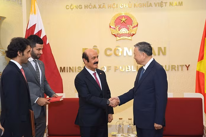 Minister To Lam receives outgoing Qatari Ambassador to Vietnam -0