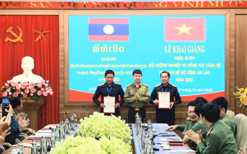 Training course opened for Lao police -0