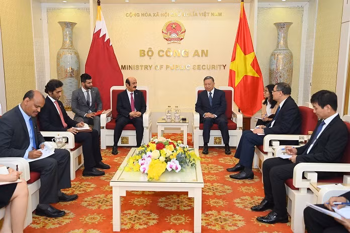 Minister To Lam receives outgoing Qatari Ambassador to Vietnam -0