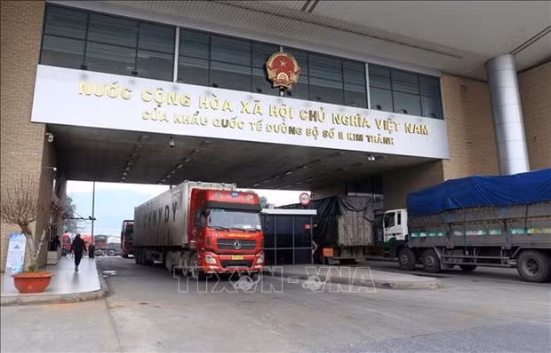 Border trade up in Lao Cai province -0
