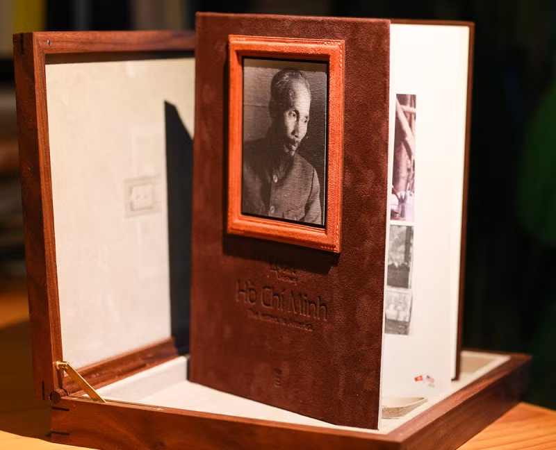President Vo Van Thuong’s special gift to US President Joe Biden -0