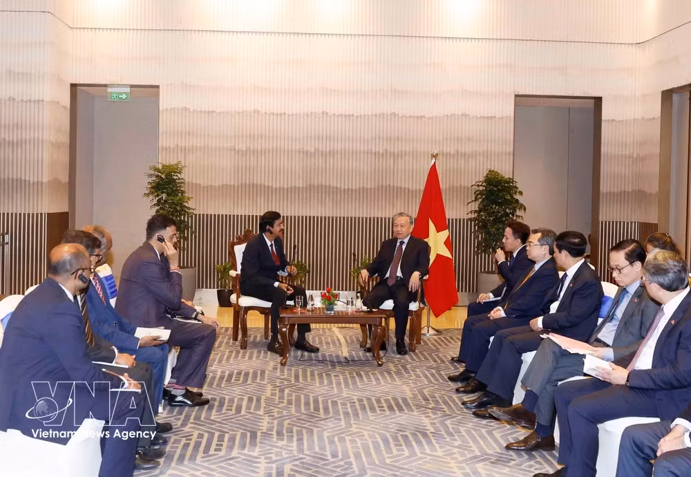 Party General Secretary, State President receives Indian business leaders in Mumbai -0
