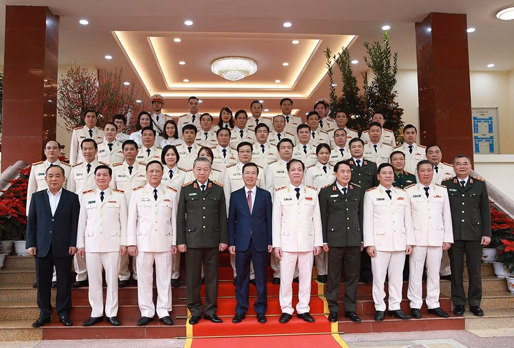 President Vo Van Thuong inspects combat readiness at the Security Guard Command and the Mobile Police Command -0