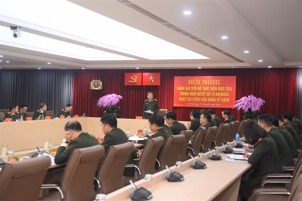  Ministry of Public Security reviews results of one-year implementation of building of commune-level police force -0