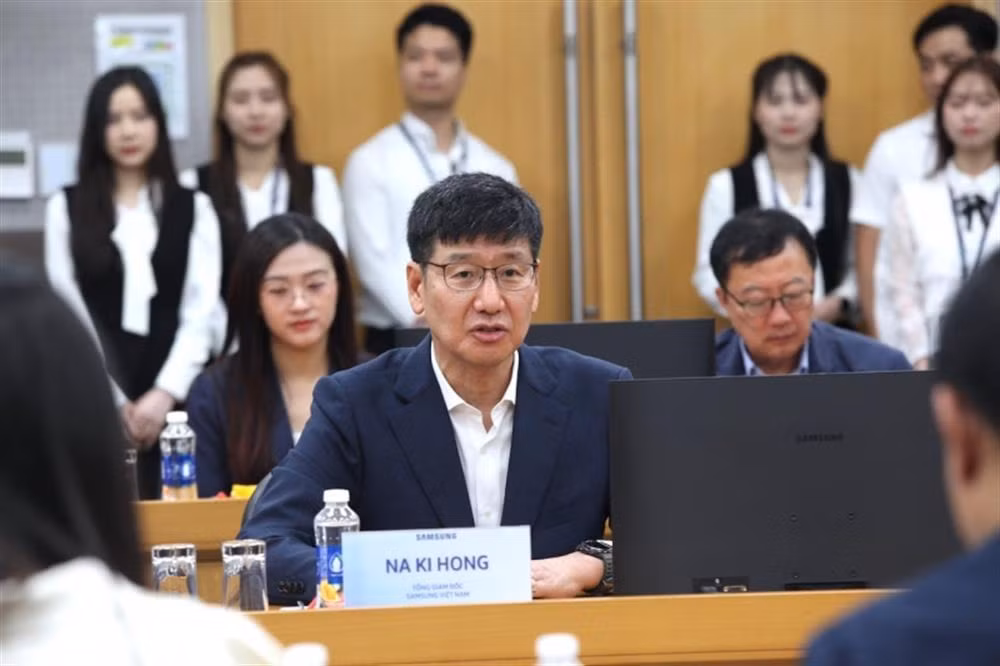 Minister Luong Tam Quang visits Samsung Electronics Vietnam Thai Nguyen Co., Ltd. -0