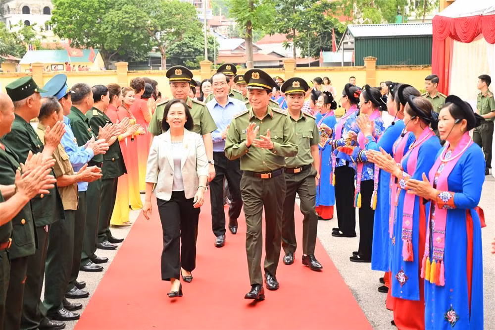 Deputy Minister Le Quoc Hung attends “All People Protecting National Security” Festival in Lang Son province -0