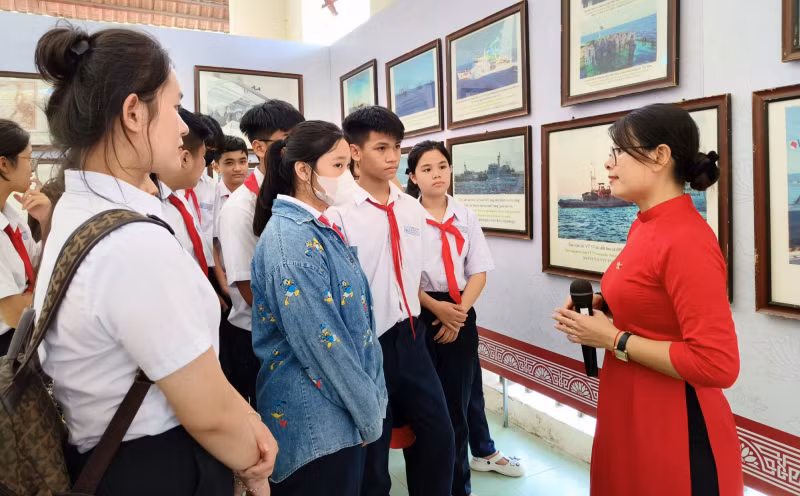 Exhibition on Vietnam's Hoang Sa, Truong Sa opens in Quang Nam -0