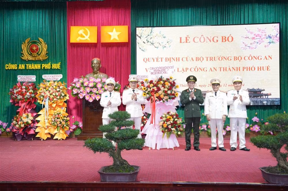 Police Department of centrally-run Hue City makes debut -0