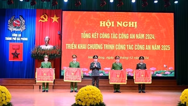 Hai phong Police review task performance in 2025 ảnh 4