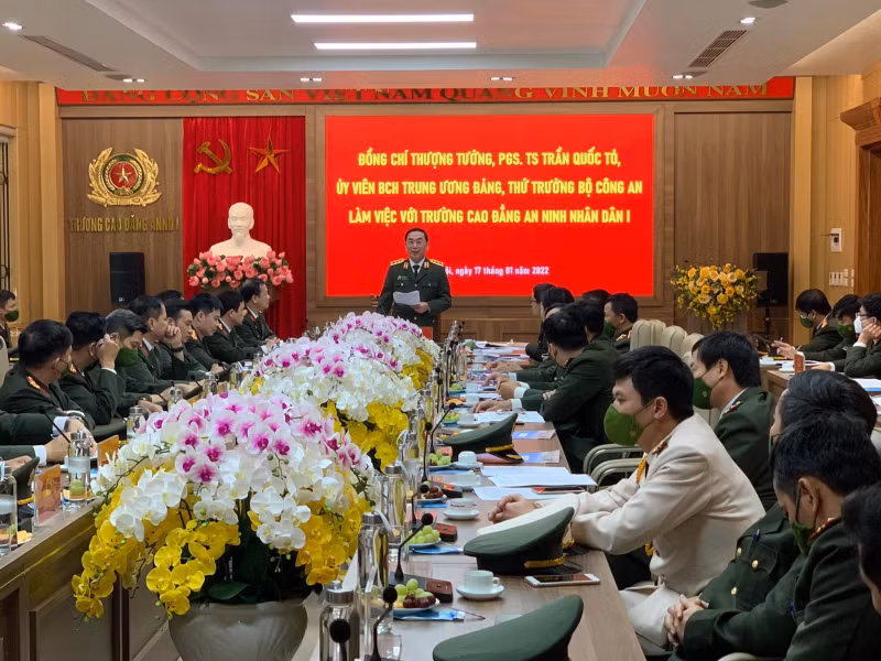 Deputy Minister Tran Quoc To works with PSC 1 -0