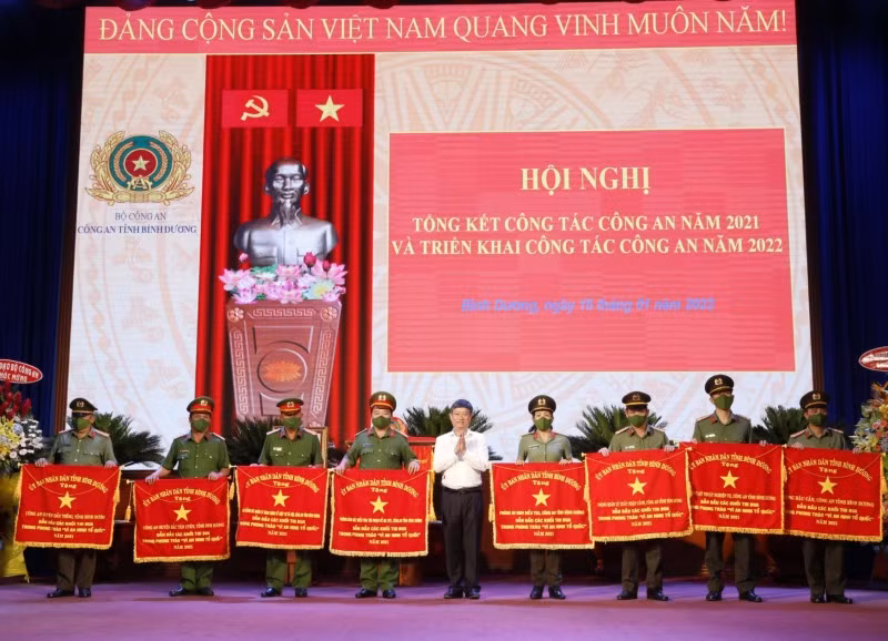 Binh Duong police forces make great contributions to provincial achievements in 2021 -0