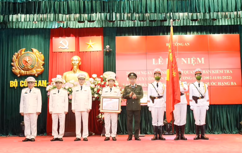 Inspection Commission of the Central Public Security Party Committee receives the third-class Fatherland Defense Order -0