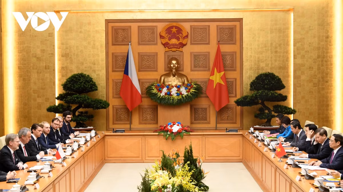 Czech PM Petr Fiala warmly welcomed in Hanoi on official visit -0