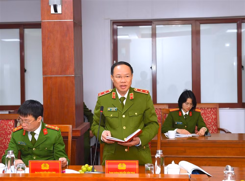 Deputy Minister Le Van Tuyen requests police departments to ensure security and safety at prisons and temporary detention centers -2