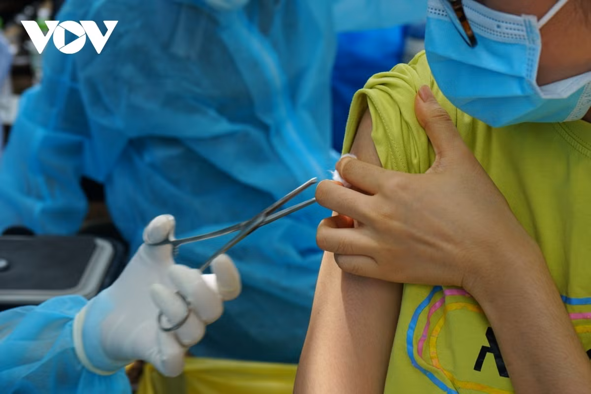 HCM City negotiates to buy five million doses of Moderna vaccines -0