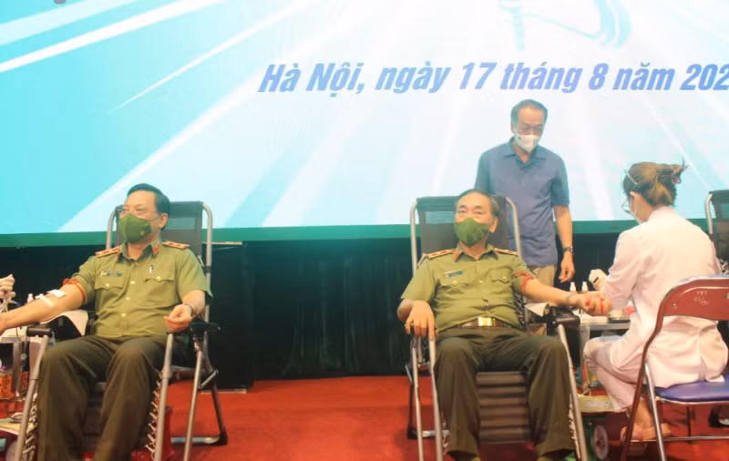 Hanoi police take the lead in preventing and combating COVID-19 -0