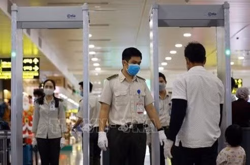 People who want to go to airports must meet certain requirements -0
