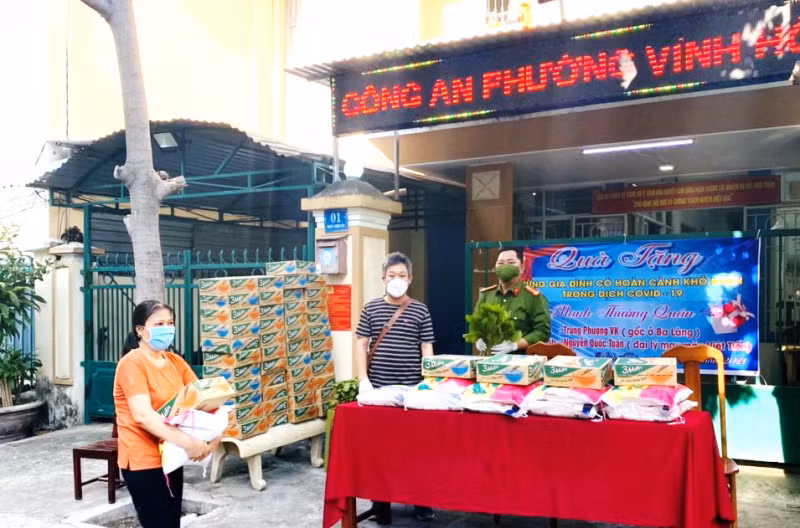 Police officer seeks donations to help pandemic-hit people -0