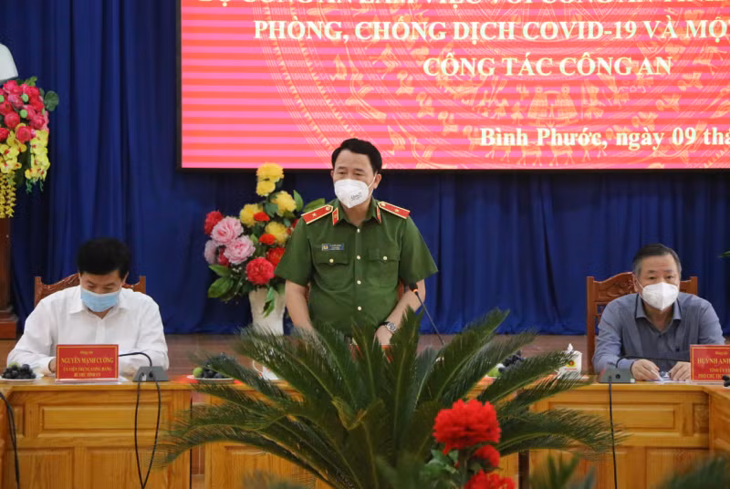 Deputy Minister Le Quoc Hung works with Binh Phuoc police on COVID-19 prevention and fight -0